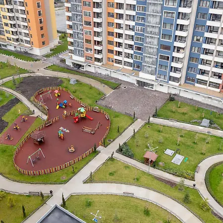 Cozy Living In Family Garden With Parking Space By Flat Manаger Lägenhet *